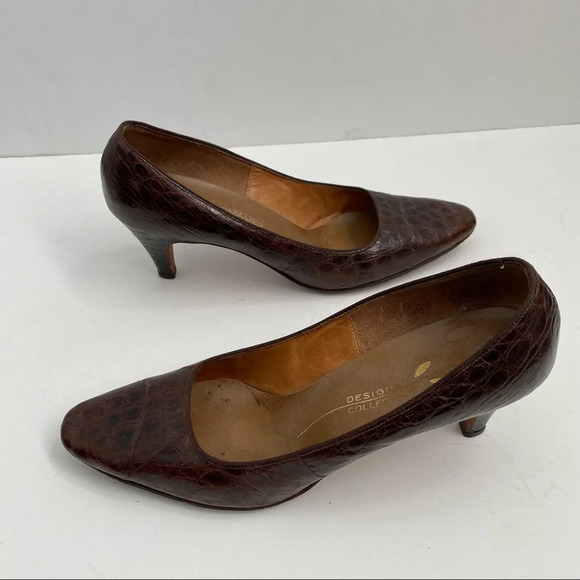 Vintage Designer Collection Brown Leather Short Heels - Picture 12 of 16